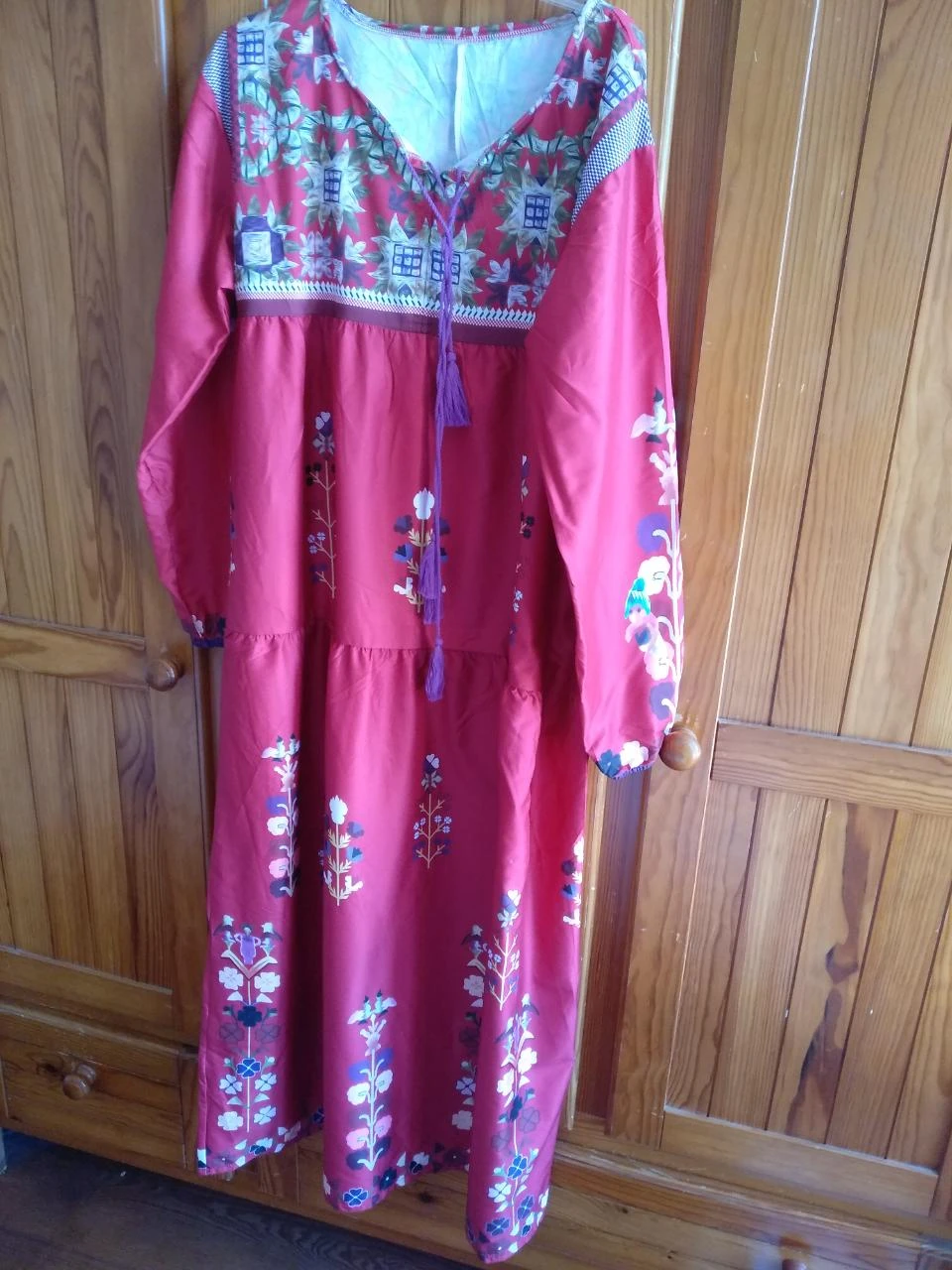 Très jolie robe longue légère et fleurie